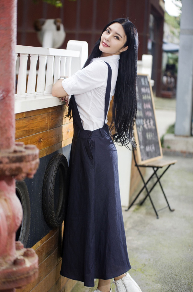 嫩模冯雨芝变小清新女神